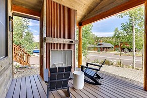 Mountain Views: Luxurious Grand Lake Escape!