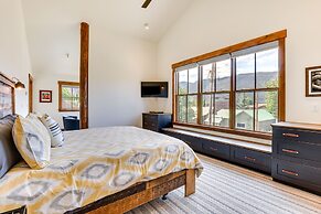 Mountain Views: Luxurious Grand Lake Escape!