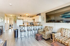 Pool Access & Lake View: Osage Beach Condo!