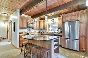 Peaceful Mt. Hood Cabin w/ Hot Tub & Fire Pit!