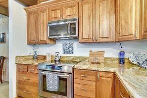 Peaceful Mt. Hood Cabin w/ Hot Tub & Fire Pit!
