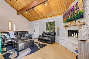 Tree-lined Lake Arrowhead Cabin ~ 1 Mi to Village!