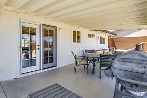 Joshua Tree Home w/ Patio - 5 Mi to National Park!