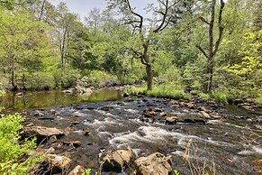 Private Deck & Grill: Pocono Pines Retreat!