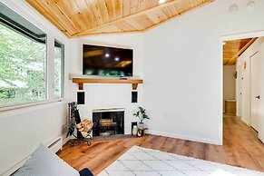 Private Deck & Grill: Pocono Pines Retreat!