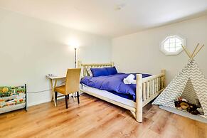 Private Deck & Grill: Pocono Pines Retreat!