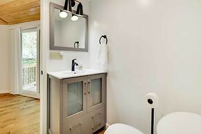 Private Deck & Grill: Pocono Pines Retreat!