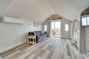 Cozy Irondequoit Home on Lake Ontario!