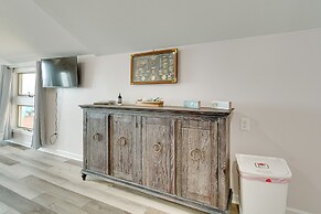 Cozy Irondequoit Home on Lake Ontario!