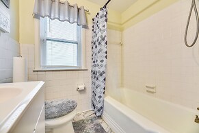 Quiet Cheektowaga Retreat: 23 Mi to Niagara Falls!