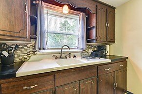 Quiet Cheektowaga Retreat: 23 Mi to Niagara Falls!