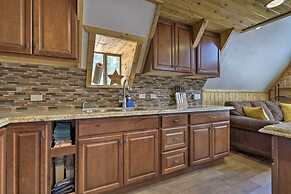 Cozy Duck Creek Cabin ~ 12 Mi to Nat'l Forest