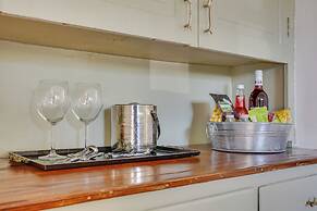 Historic Detroit Bungalow: Pet & Family Friendly