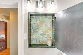 Historic Detroit Bungalow: Pet & Family Friendly