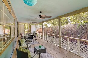 Lake Wales Vacation Rental w/ Screened-in Porch!