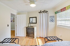 Lake Wales Vacation Rental w/ Screened-in Porch!