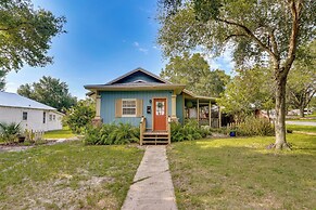 Lake Wales Vacation Rental w/ Screened-in Porch!