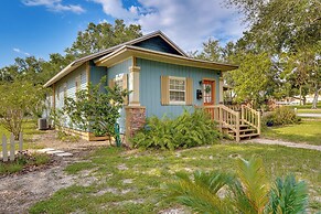 Lake Wales Vacation Rental w/ Screened-in Porch!