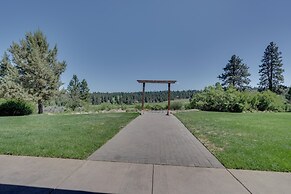 Klamath Falls Getaway w/ Pool & Hot Tub Access!