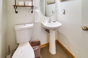 Klamath Falls Getaway w/ Pool & Hot Tub Access!