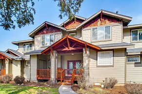 Klamath Falls Getaway w/ Pool & Hot Tub Access!