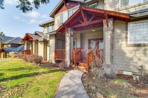 Klamath Falls Getaway w/ Pool & Hot Tub Access!