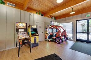 Klamath Falls Getaway w/ Pool & Hot Tub Access!