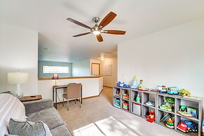 Klamath Falls Getaway w/ Pool & Hot Tub Access!