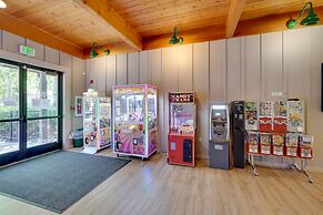 Klamath Falls Getaway w/ Pool & Hot Tub Access!