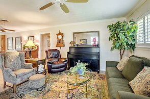 Lovely Bryan Home w/ Deck - 4 Mi to Kyle Field!