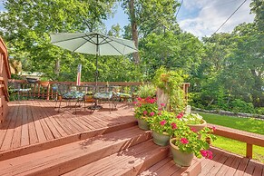 Lovely Bryan Home w/ Deck - 4 Mi to Kyle Field!