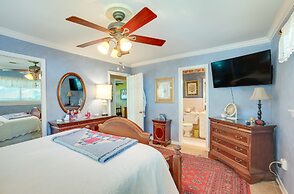 Lovely Bryan Home w/ Deck - 4 Mi to Kyle Field!