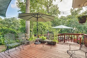 Lovely Bryan Home w/ Deck - 4 Mi to Kyle Field!