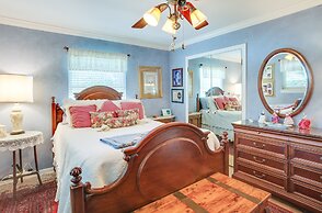 Lovely Bryan Home w/ Deck - 4 Mi to Kyle Field!