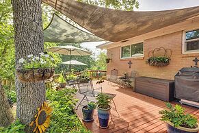 Lovely Bryan Home w/ Deck - 4 Mi to Kyle Field!