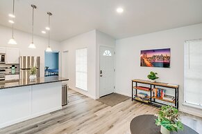 Game Room & Pool: Family Home in The Colony!