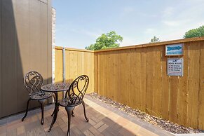 Game Room & Pool: Family Home in The Colony!