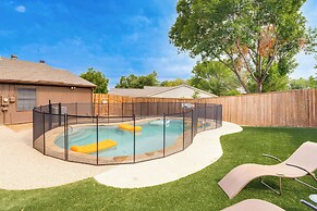 Game Room & Pool: Family Home in The Colony!