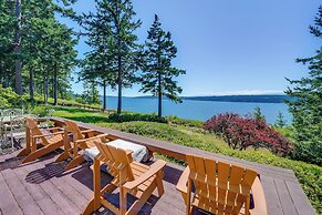 Cozy Langley Retreat: Water Views & Beach Access