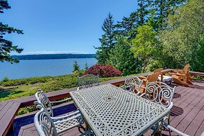 Cozy Langley Retreat: Water Views & Beach Access