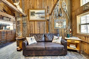 Remote Escape: Klamath Falls Cabin By Lake & Hikes