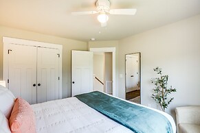 Getaway w/ Fire Pit: 3 Mi to River Arts District!