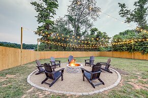 Getaway w/ Fire Pit: 3 Mi to River Arts District!