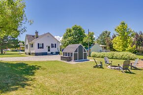 Hyde Park Home w/ Fire Pit: Near Hiking Trails!