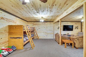 Spacious Beaver Getaway Near Eagle Point Resort!