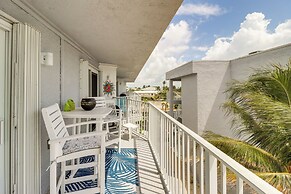 Ocean-view Key Colony Beach Condo w/ Pool Access!
