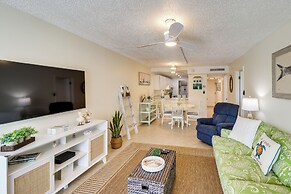 Ocean-view Key Colony Beach Condo w/ Pool Access!