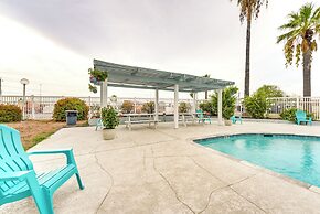 Beachfront Corpus Christi Condo w/ Pool Access!