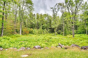 Jamaica Vacation Home w/ Deck: 8 Mi to Skiing!