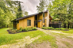 Jamaica Vacation Home w/ Deck: 8 Mi to Skiing!